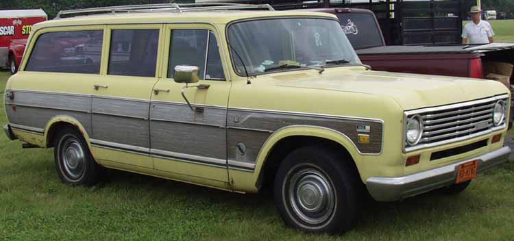 74 IHC Travelall 4dr Station Wagon